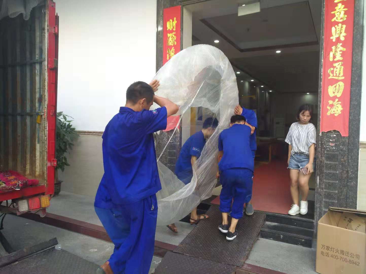 隔壁麻将馆昼夜不休，为了生涯不得不找搬场公司！